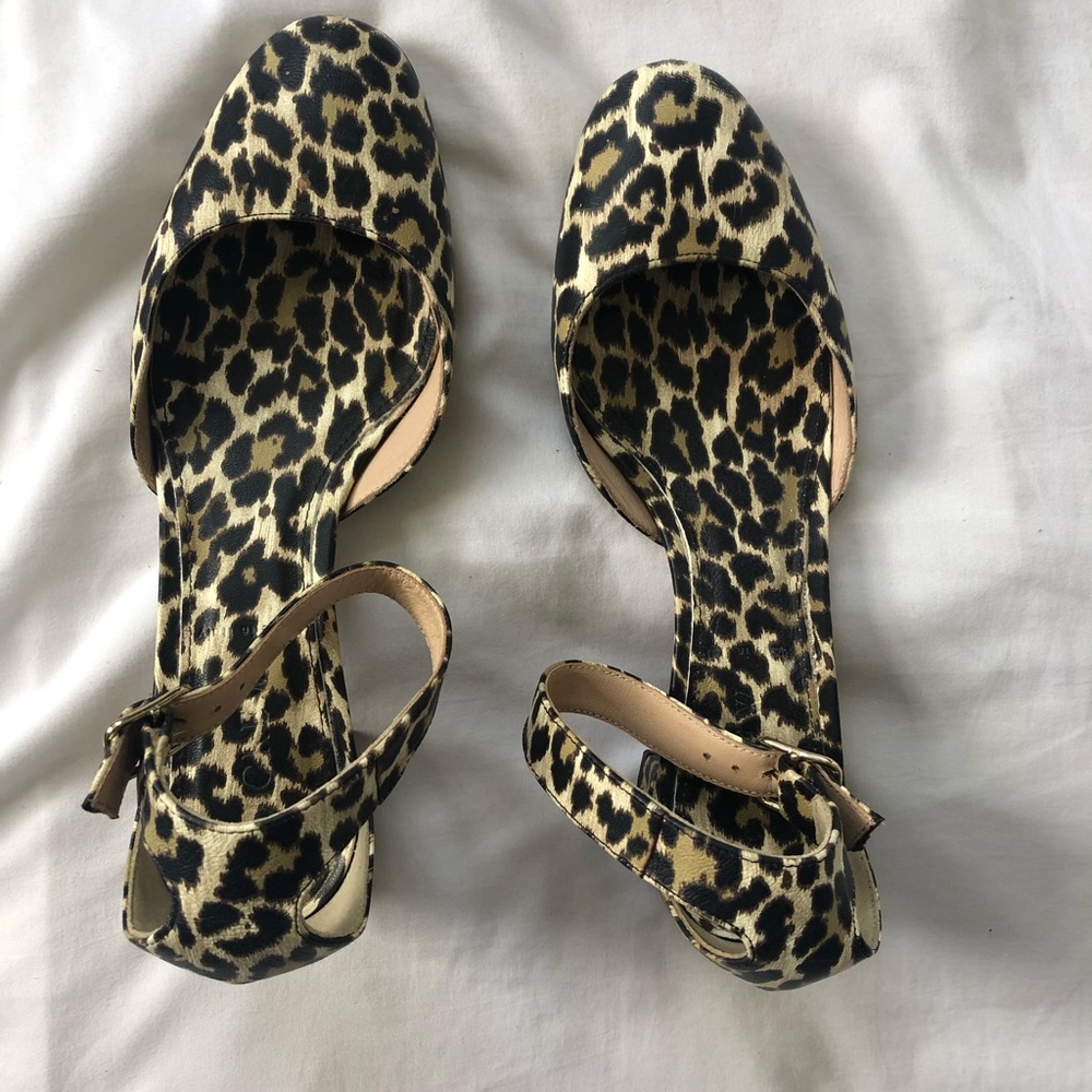 Leopard ankle strap shoes